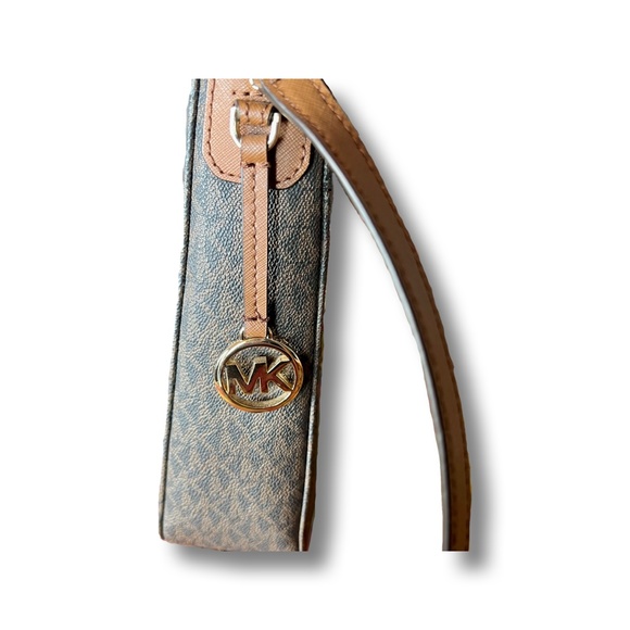 Michael Kors Jet Set Travel LG Messenger Crossbody - Picture 3 of 4